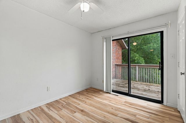 104 E GREEN MEADOWS RD 22, Columbia, MO 65203