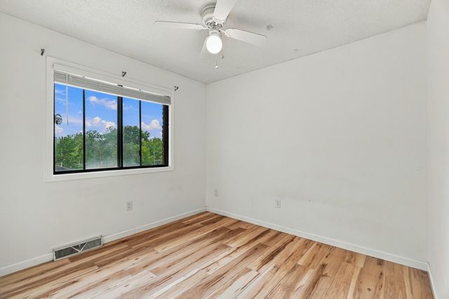 104 E GREEN MEADOWS RD 22, Columbia, MO 65203