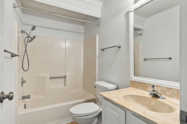 104 E GREEN MEADOWS RD 22, Columbia, MO 65203