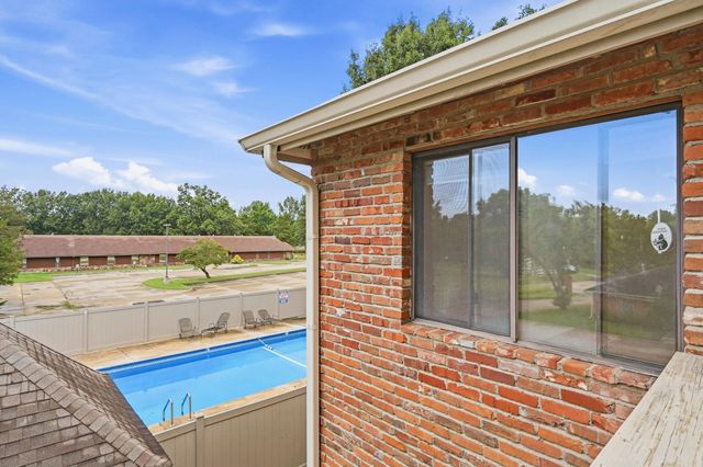 104 E GREEN MEADOWS RD 22, Columbia, MO 65203
