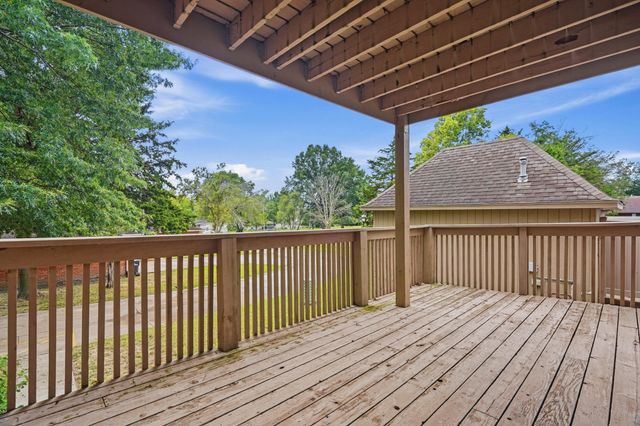 104 E GREEN MEADOWS RD 22, Columbia, MO 65203