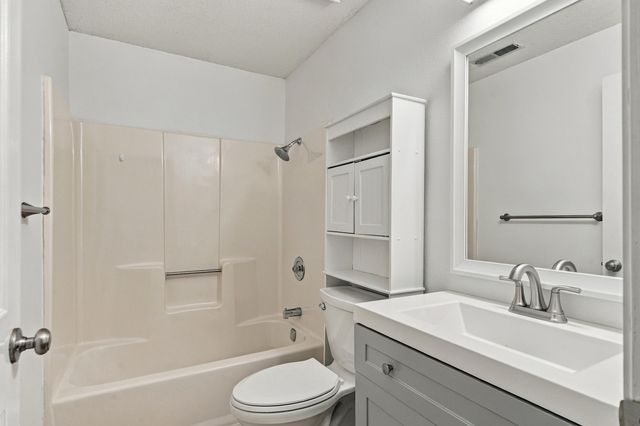 104 E GREEN MEADOWS RD 22, Columbia, MO 65203