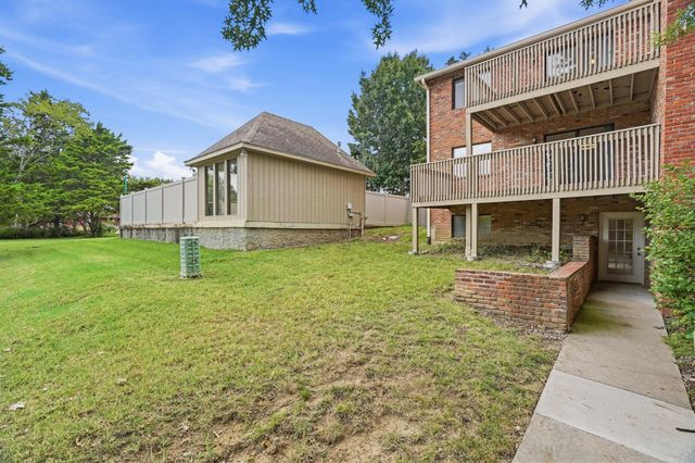 104 E GREEN MEADOWS RD 22, Columbia, MO 65203