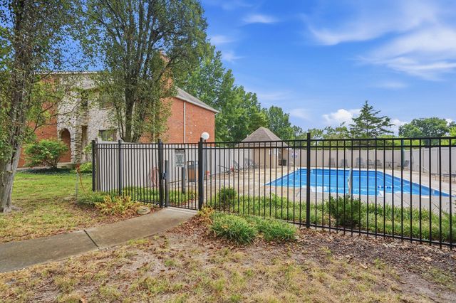 104 E GREEN MEADOWS RD 22, Columbia, MO 65203