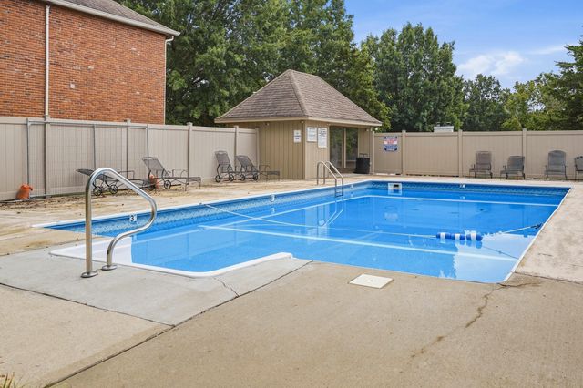 104 E GREEN MEADOWS RD 22, Columbia, MO 65203