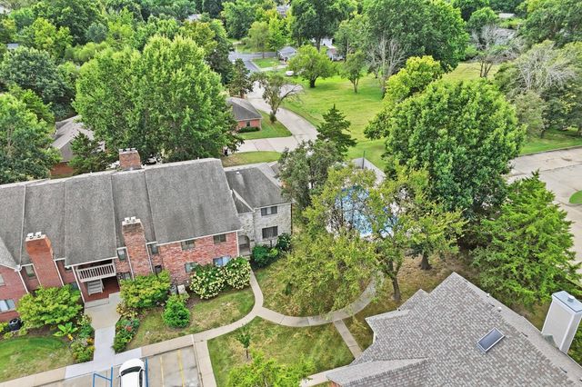 104 E GREEN MEADOWS RD 22, Columbia, MO 65203