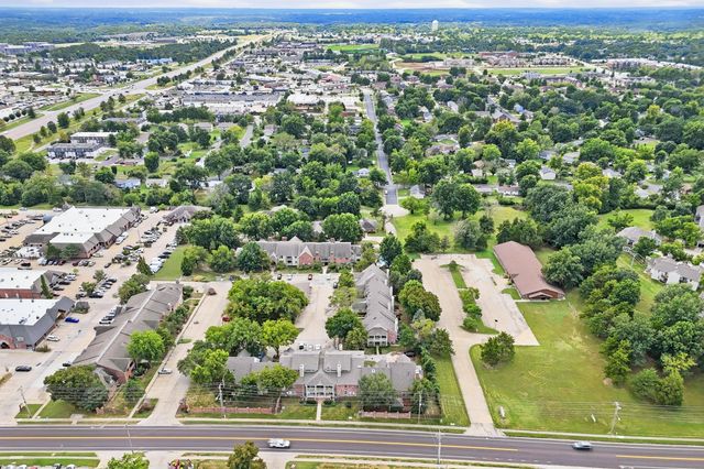 104 E GREEN MEADOWS RD 22, Columbia, MO 65203
