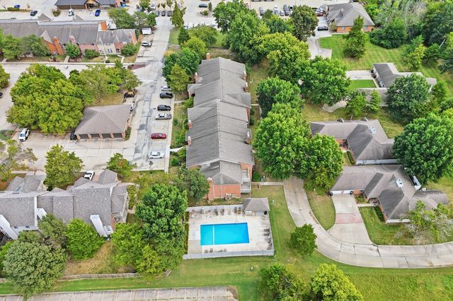 104 E GREEN MEADOWS RD 22, Columbia, MO 65203