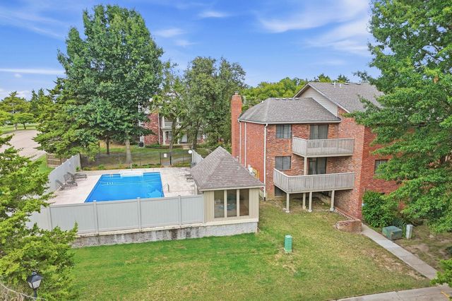 104 E GREEN MEADOWS RD 22, Columbia, MO 65203