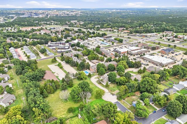 104 E GREEN MEADOWS RD 22, Columbia, MO 65203