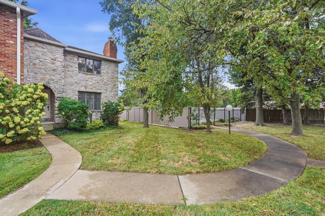 104 E GREEN MEADOWS RD 22, Columbia, MO 65203