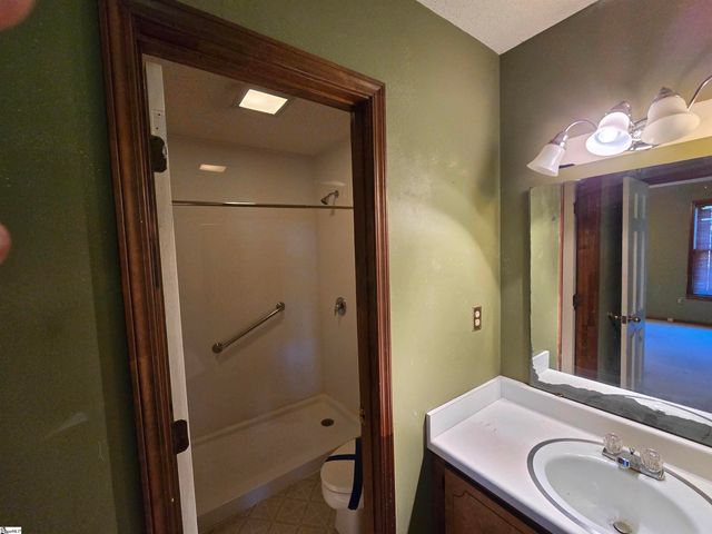 4 Cardinal Drive, Taylors, SC 29687