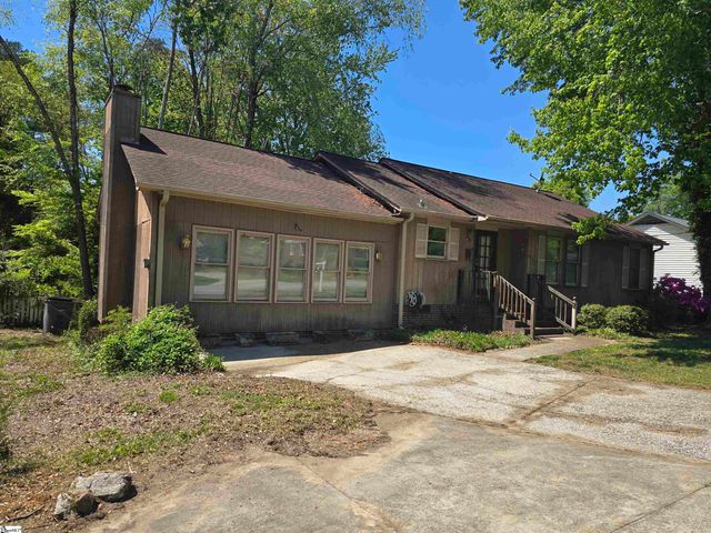 4 Cardinal Drive, Taylors, SC 29687