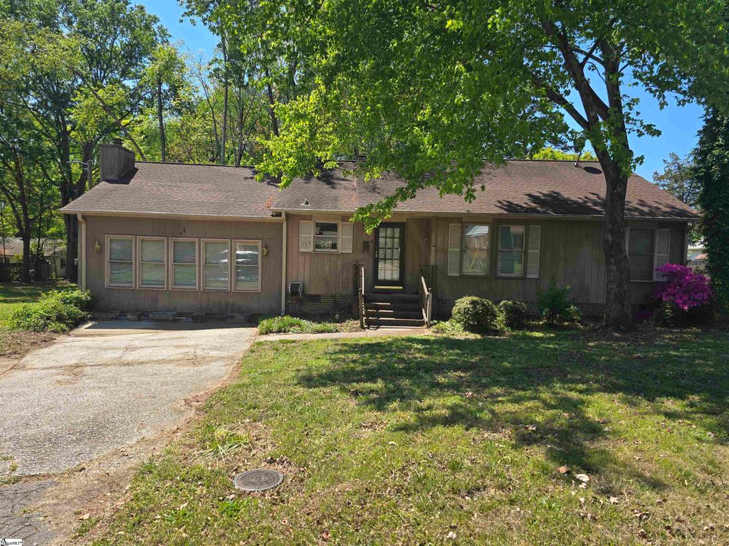 4 Cardinal Drive, Taylors, SC 29687