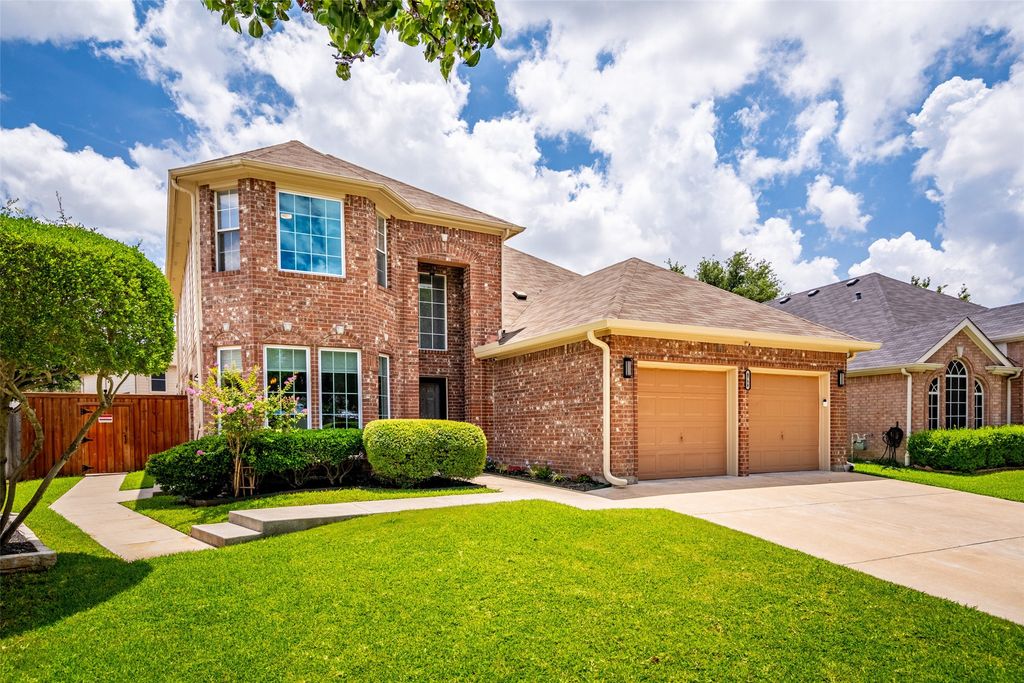 4758 Park Downs Drive, Fort Worth, TX 76137