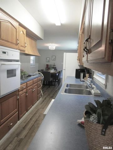 304 APRIL Avenue, Carmi, IL 62821