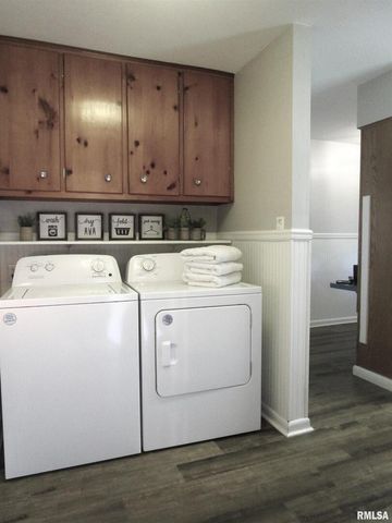 304 APRIL Avenue, Carmi, IL 62821