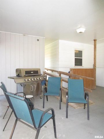 304 APRIL Avenue, Carmi, IL 62821