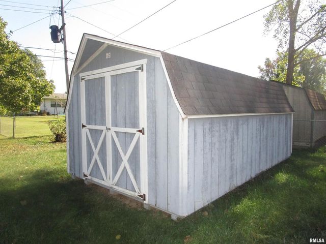 304 APRIL Avenue, Carmi, IL 62821