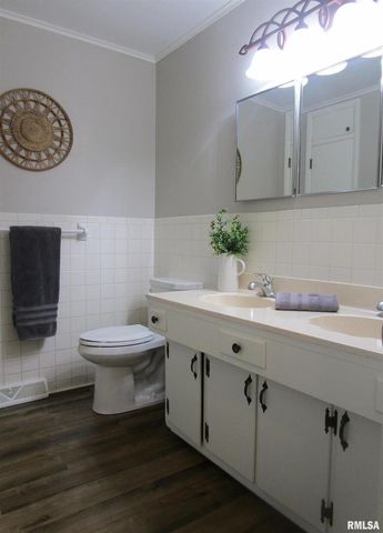 304 APRIL Avenue, Carmi, IL 62821