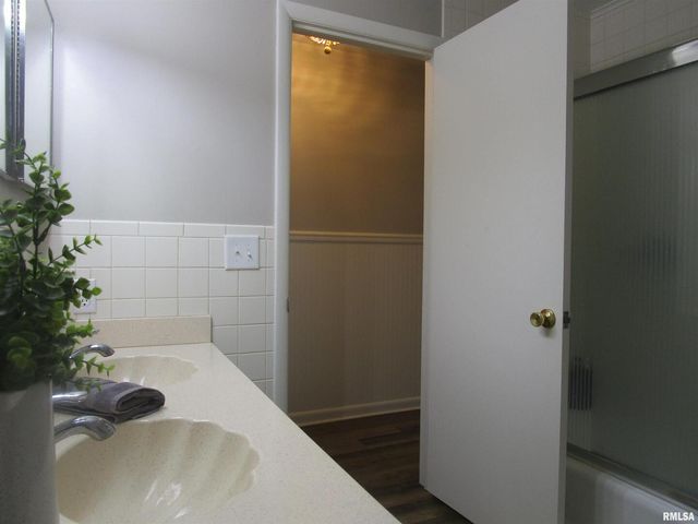 304 APRIL Avenue, Carmi, IL 62821