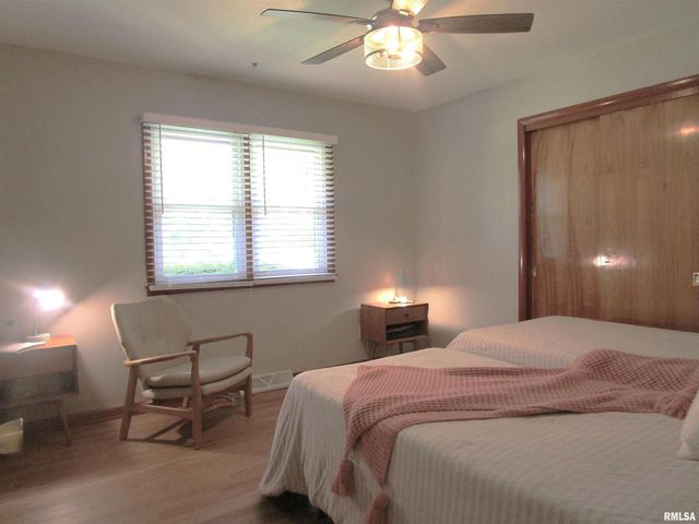 304 APRIL Avenue, Carmi, IL 62821