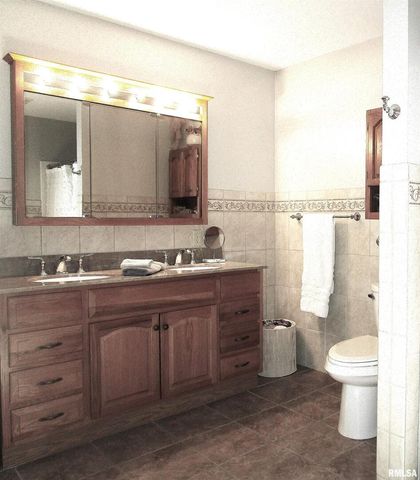 304 APRIL Avenue, Carmi, IL 62821