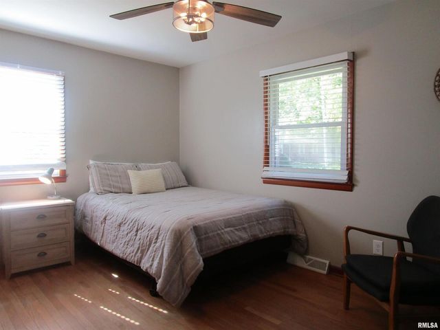 304 APRIL Avenue, Carmi, IL 62821