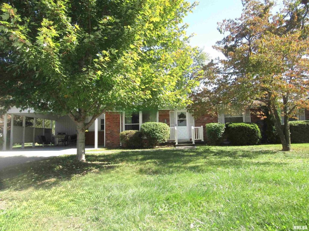 304 APRIL Avenue, Carmi, IL 62821