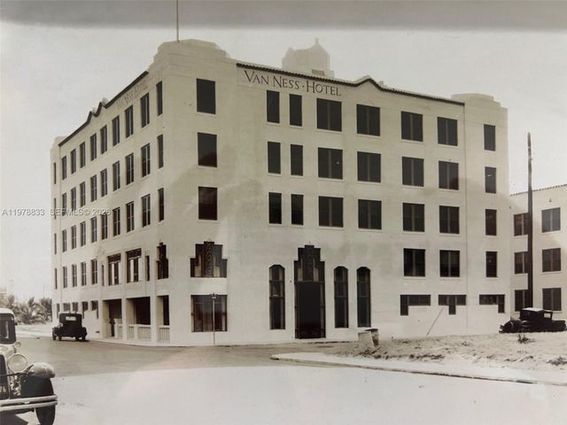 1390 Ocean Dr 101, Miami Beach, FL 33139