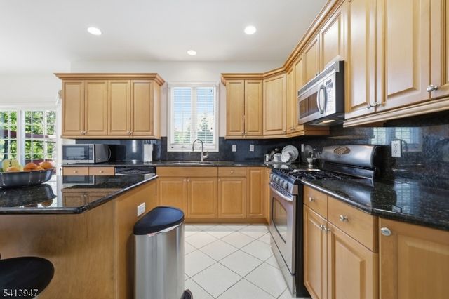 31 Phillip Dr, Parsippany-troy Hills Twp., NJ 07054