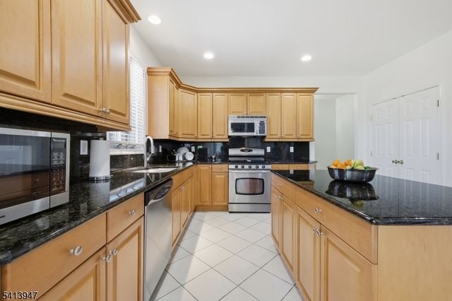 31 Phillip Dr, Parsippany-troy Hills Twp., NJ 07054