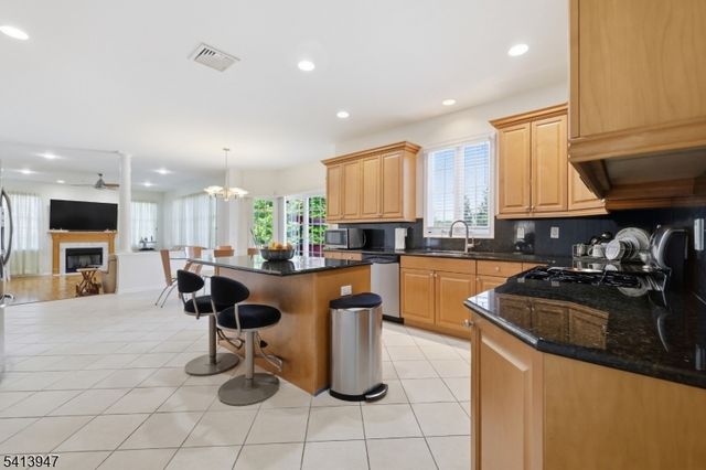31 Phillip Dr, Parsippany-troy Hills Twp., NJ 07054