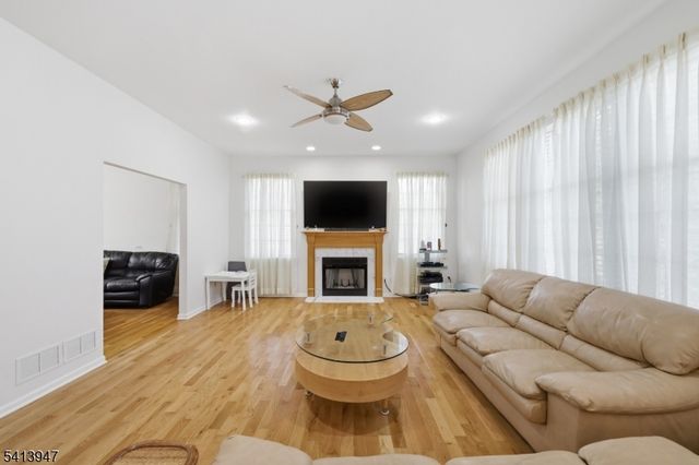 31 Phillip Dr, Parsippany-troy Hills Twp., NJ 07054