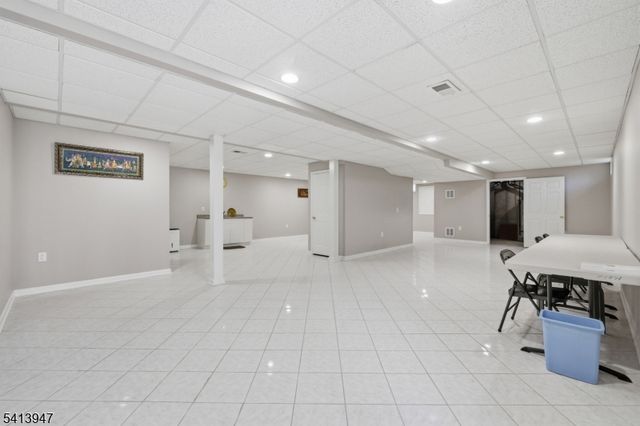 31 Phillip Dr, Parsippany-troy Hills Twp., NJ 07054