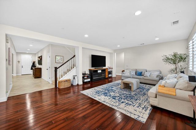 2024 Symphony Ave, Roseville, CA 95747