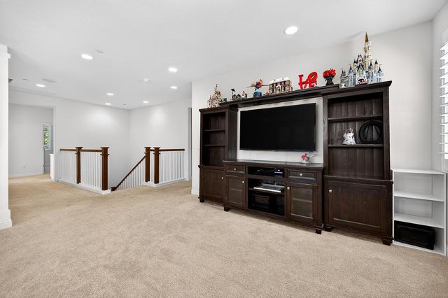 2024 Symphony Ave, Roseville, CA 95747