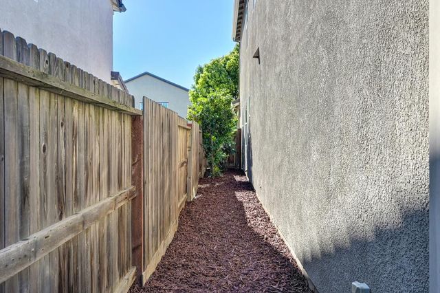 2024 Symphony Ave, Roseville, CA 95747