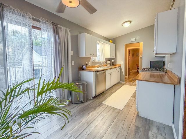 15446 Sheldon Road, Brook Park, OH 44142