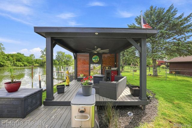 26925 S River Road, Harrison Charter Township, MI 48045