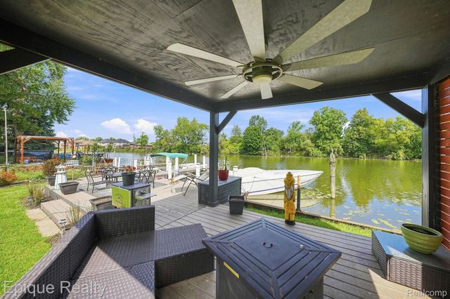 26925 S River Road, Harrison Charter Township, MI 48045