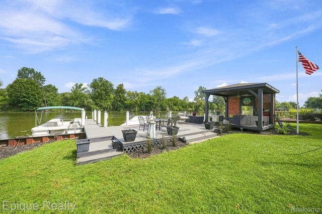 26925 S River Road, Harrison Charter Township, MI 48045
