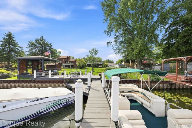 26925 S River Road, Harrison Charter Township, MI 48045