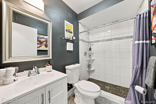 26925 S River Road, Harrison Charter Township, MI 48045