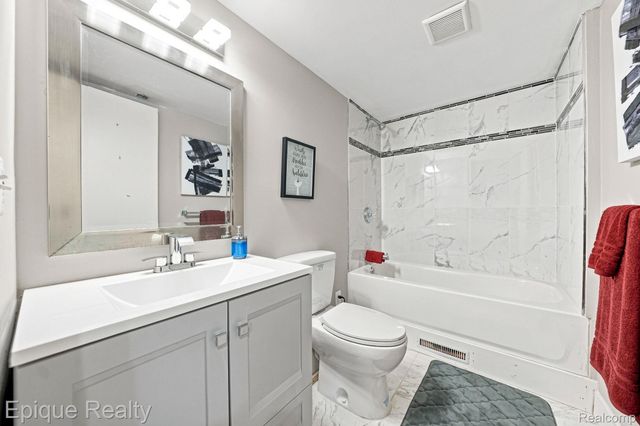 26925 S River Road, Harrison Charter Township, MI 48045