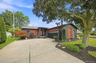 26925 S River Road, Harrison Charter Township, MI 48045