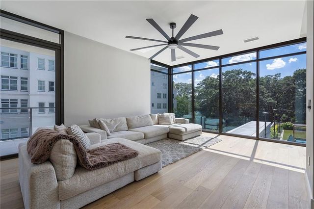 2520 Peachtree NW Road 403, Atlanta, GA 30305