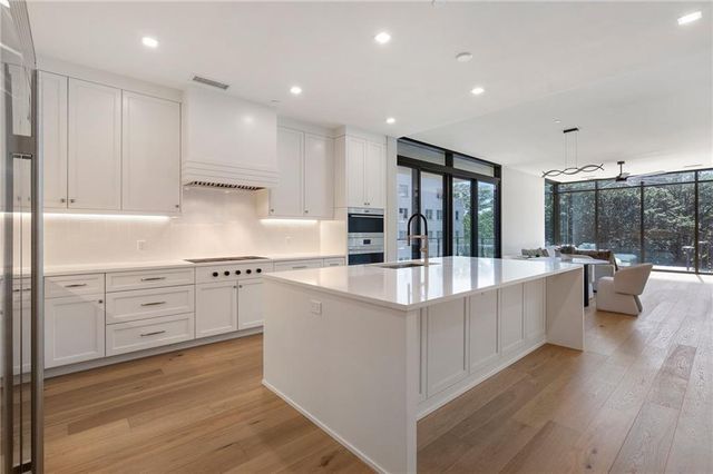 2520 Peachtree NW Road 403, Atlanta, GA 30305