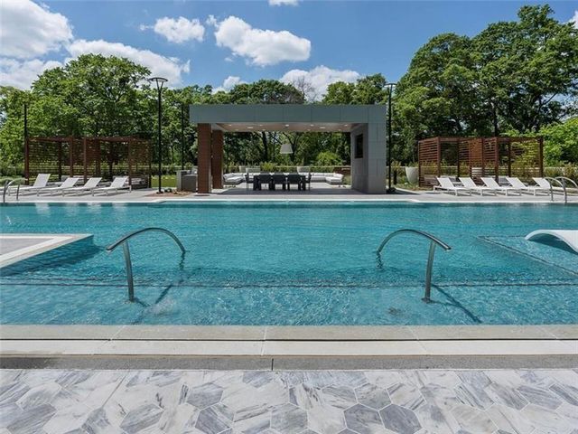 2520 Peachtree NW Road 403, Atlanta, GA 30305