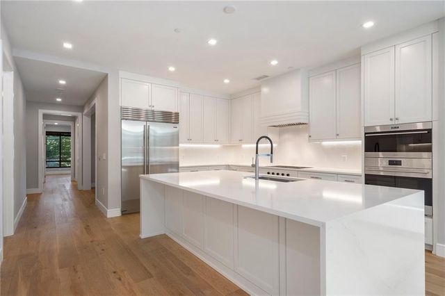 2520 Peachtree NW Road 403, Atlanta, GA 30305